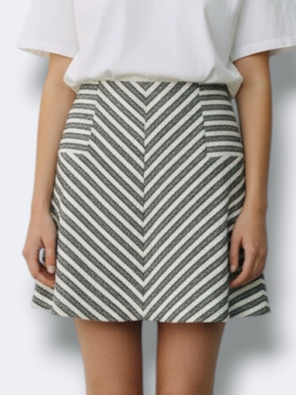 🌵3/$20 LOFT Skirt Women’s Small Black Cream Chevron Stripe Knit Flounce Lined